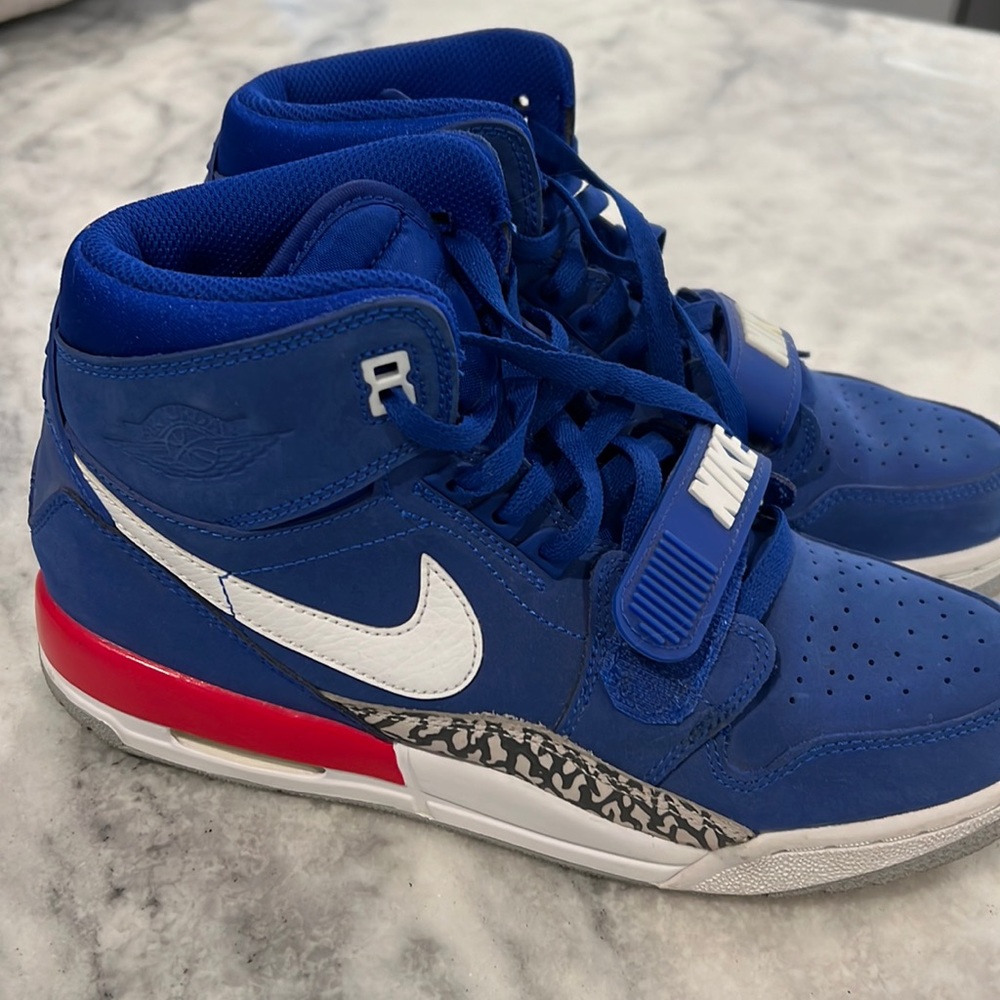 Nike air Jordan legacy pistons